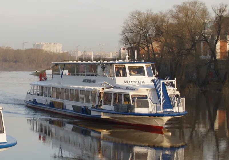 Речной порт теплоход омск. Теплоход. Теплоход. Прогулочный теплоход москва в омске. Речной порт теплоход омск.