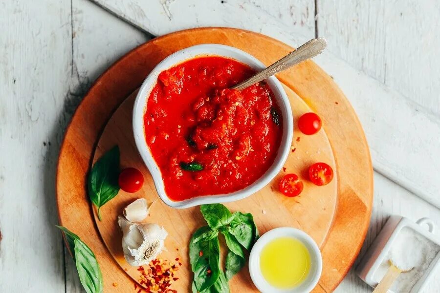 Соус песто красный. Томатная паста маринара. Соус маринара классический. Соус итальянцев. Итальянский соус.