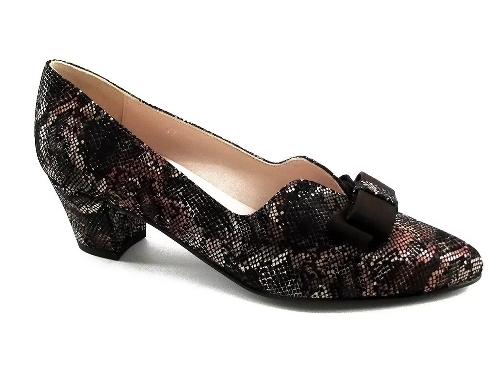 Туфли из испании. Испанская обувь бренды. Туфли из испании. Летняя обувь хиспанитас. Обувь коллаж.