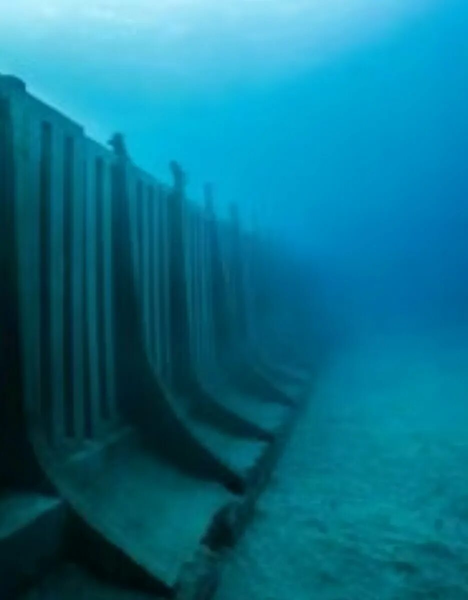 Великая белая стена под водой в тихом океане. Йонагуни подводный город. Подводная стена в океане. Дно Тихого океана. Стена на дне океана