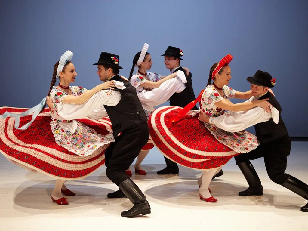 Словацкий национальный фольклорный ансамбль лучница. Танец химии. Танец шадоуфинда. Танцы европы. Венгерский танец чардаш.