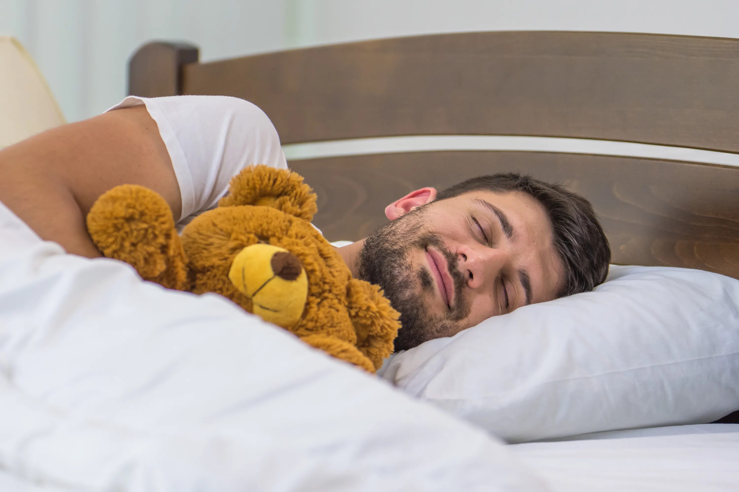 Гаджеты для спальни. Sleep include. Sleep include. Sleep include. Сонный мужик.