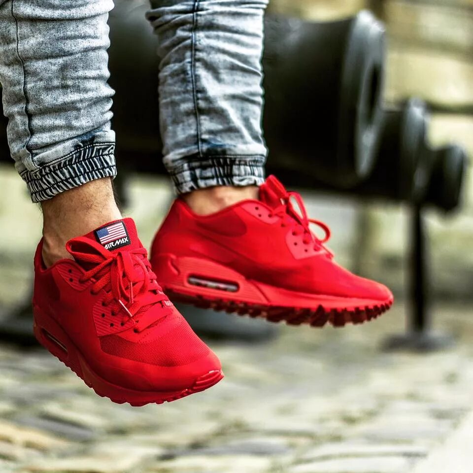 Купить кроссовки на лето мужские. Кроссовки найк Red мужские 2021. Nike Air Max 90 Hyperfuse Red USA. Nike Air Max 90 красные замшевые. Nike Air Max 90 мужские красные.