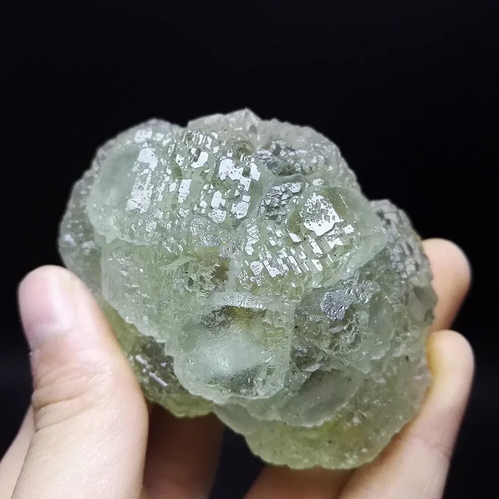 Алмазы какое ископаемое. Минерал самородок Алмаз. Алмаз минерал необработанный. Алмаз неограненный камень. Природный неограненный зеленый Алмаз.