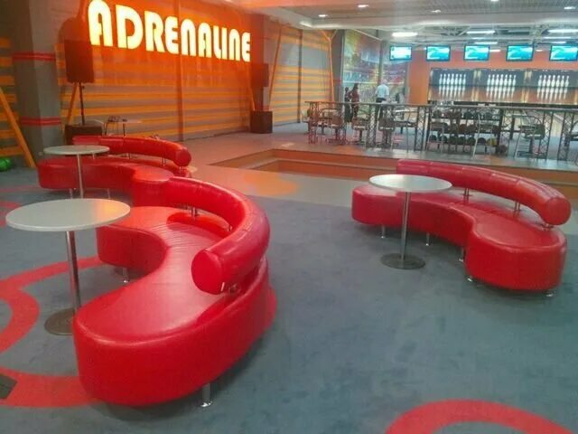 боулинг интерьер. дрим таун симферополь боулинг. боулинг симферополь проспект победы. адреналин боулинг симферополь. боулинг симферополь проспект победы.