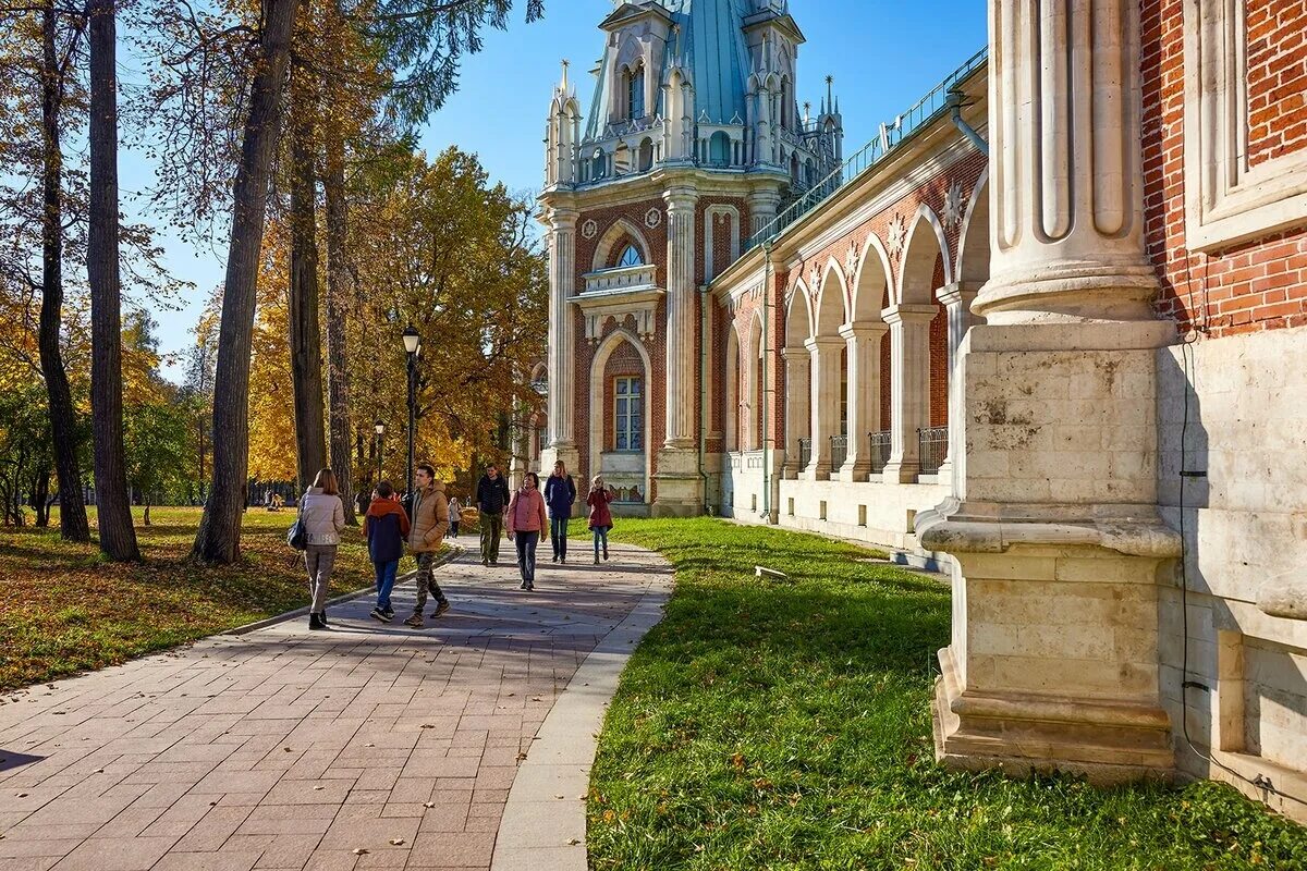 Лучшие парки москвы для прогулок. Парк Царицыно в Москве. Царицыно Коломенское. Парки Москвы для прогулок. Красивые парки Москвы для прогулок осенью.