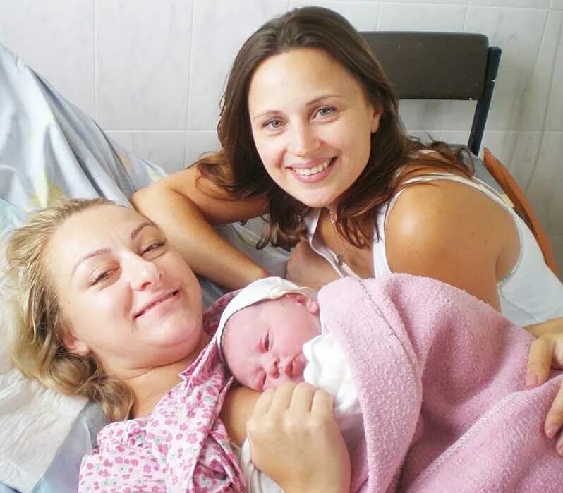 стих про маму и дочку. стихи о дочери. стих про дочку. мама она родилась. мама она родилась.