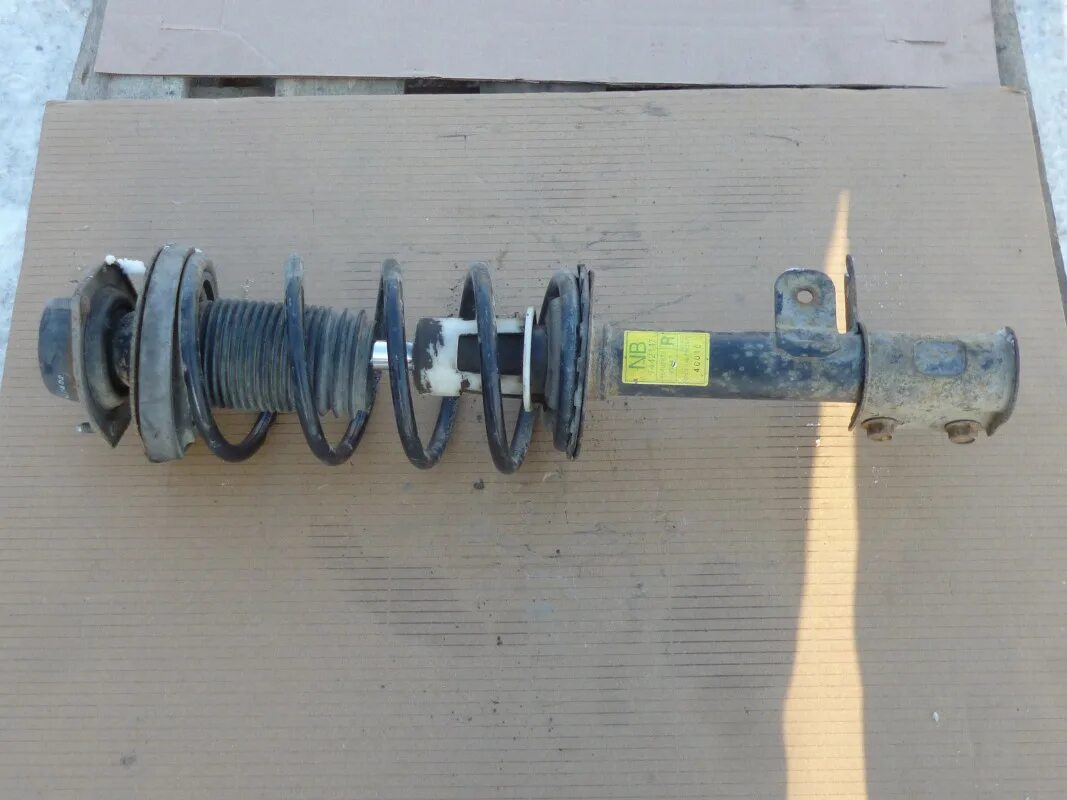 Задняя стойка шевроле лачетти. Амортизаторы задние лачетти 1. Задний амортизатор шевроле лачетти. Задние амортизаторы лачетти. Лачетти задний амортизатор лачетти.