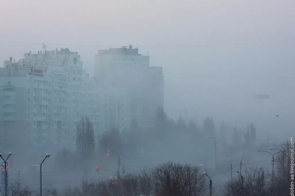 Город тумана 5. Город в тумане. Густой туман в городе. Туманный город. Вид из окна город в тумане.