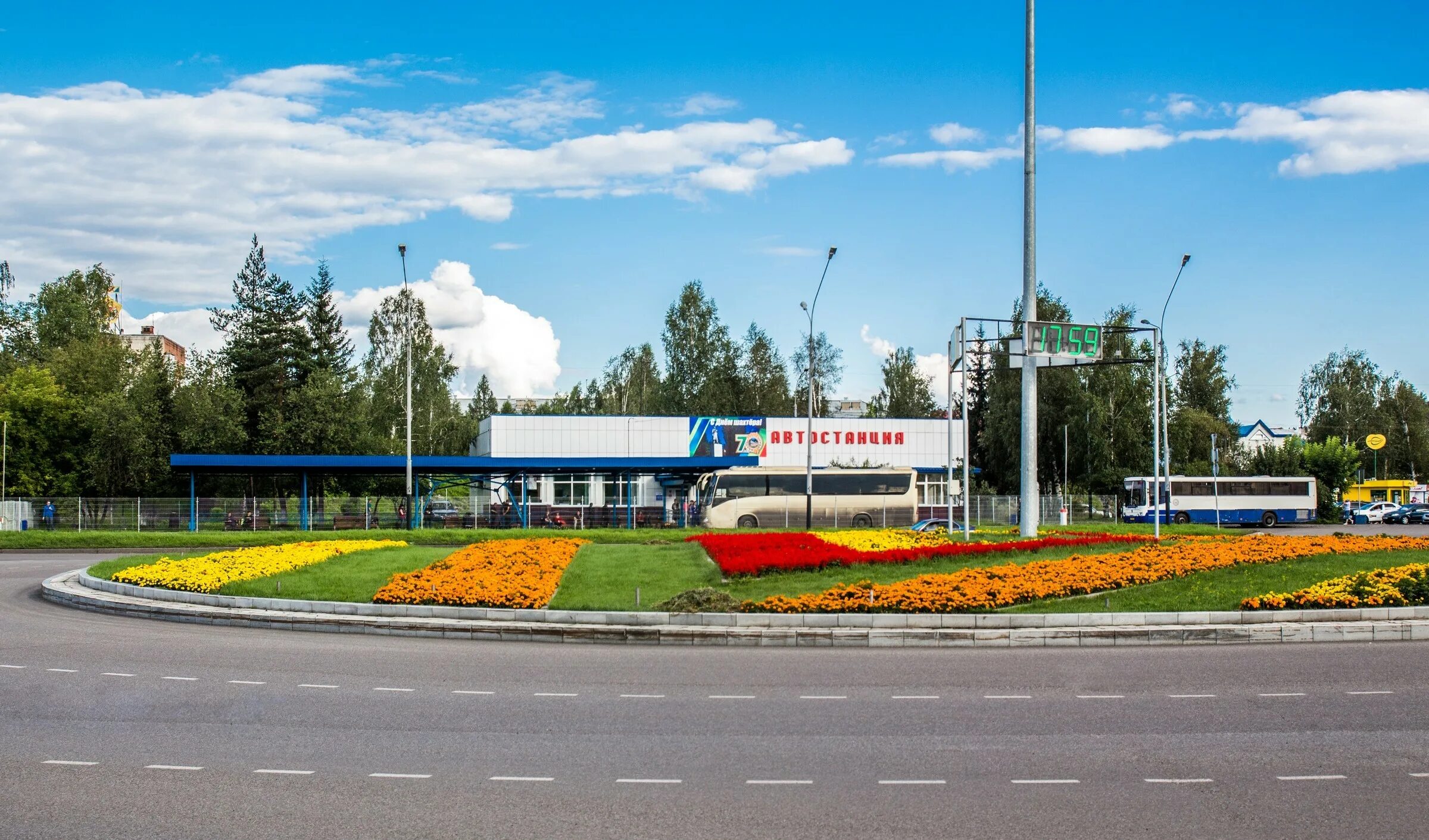 Автовокзал между. Автостанция междуреченск. автовокзал междуреченск. город междуреченск автовокзал. автовокзал г. междуреченск.
