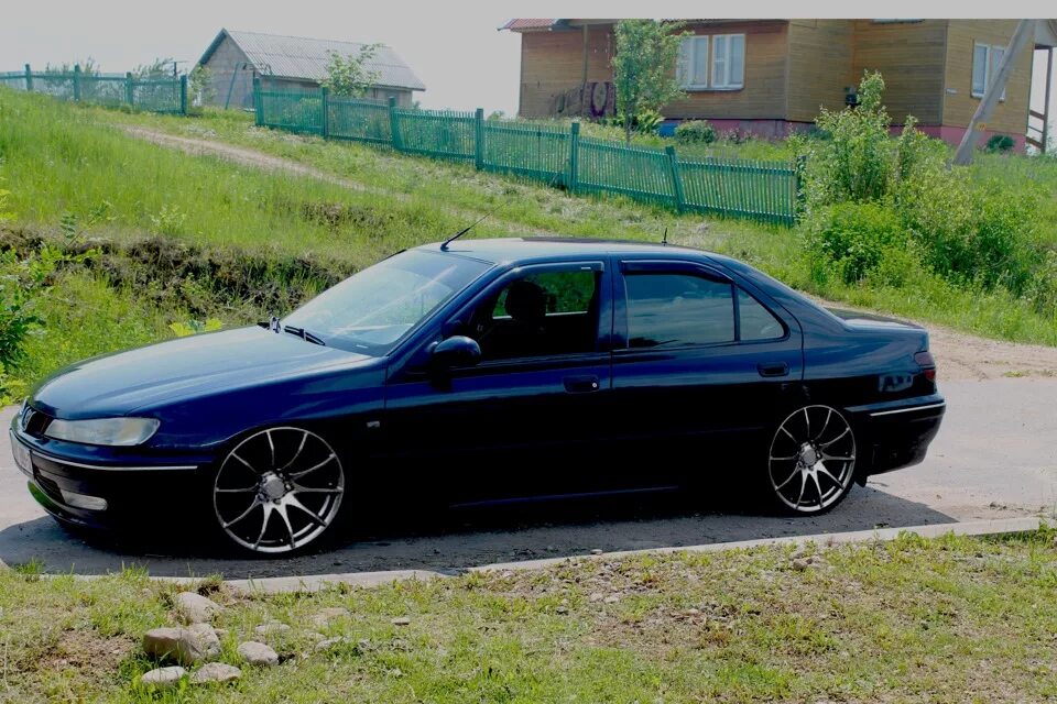 Peugeot 406 r19. Peugeot 406 r17. Пежо 406 седан черный. Черный Пежо 406 на 17 дисках. Купить диски на пежо 406