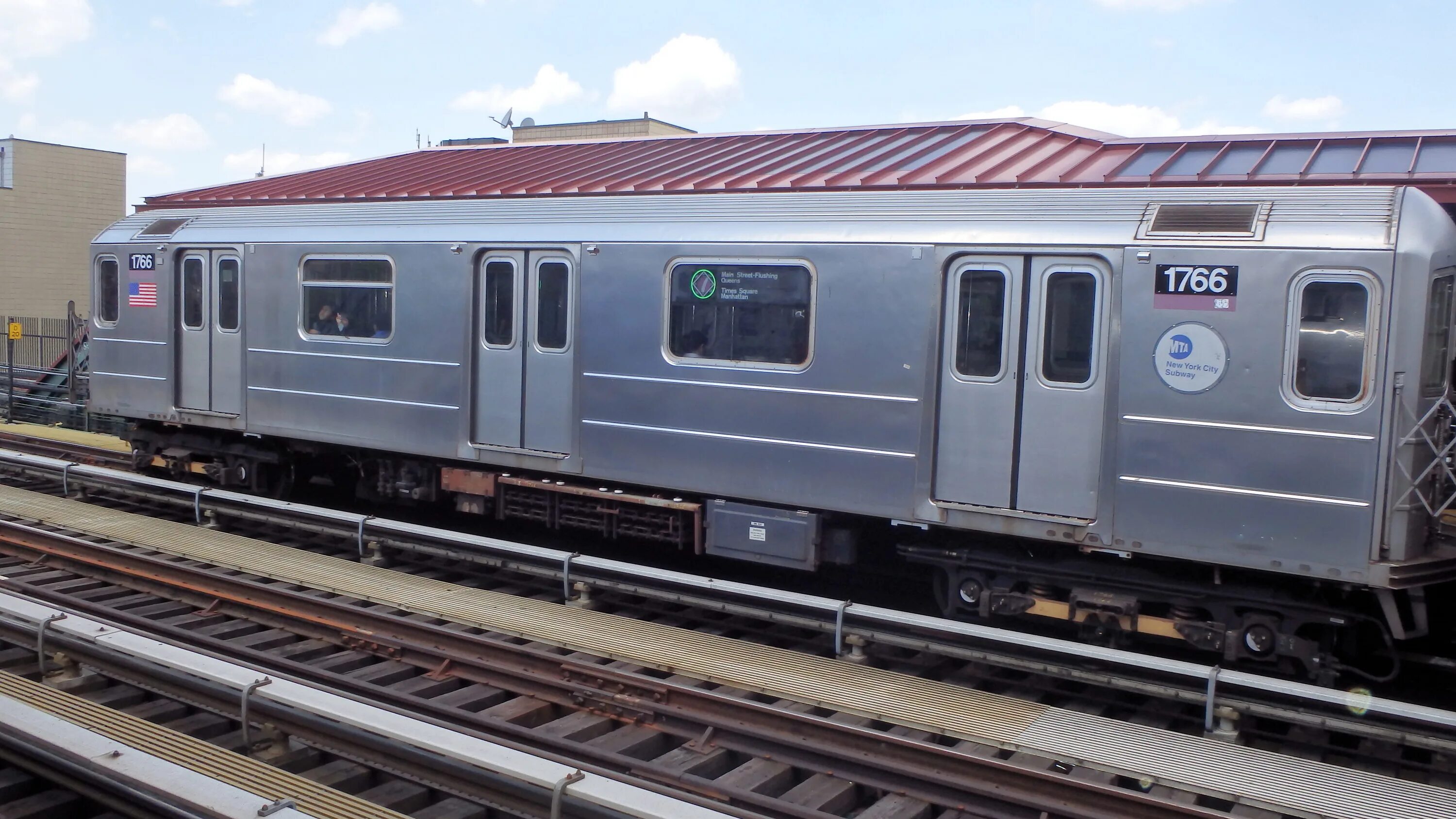 Поезд 7 пермь. R62a new york city subway car. поезд 007а станции. r62. железнодорожная 7.