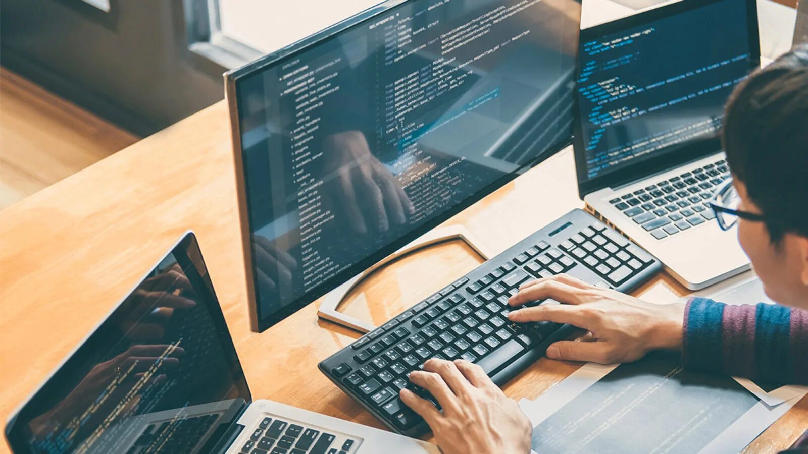 Some computer. Some computer. Профессия веб разработчик. Разделения программистов. Огромный компьютер.