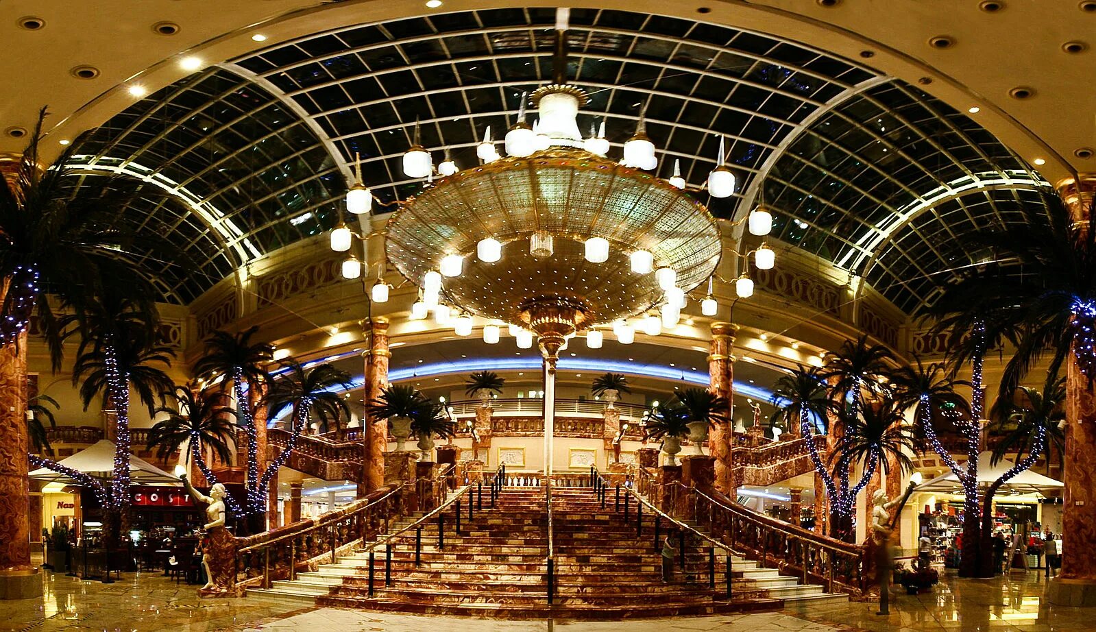 Буда центр. Trafford Center Manchester. Траффорд центр в Манчестере. Торговый центр в Манчестере Траффорд. Манчестер шоппинг.