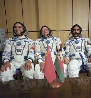 Космонавт 6 букв