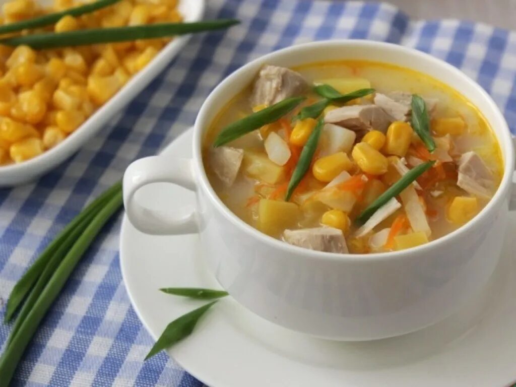 Суп из консервы с сыром. Суп хрущевский с кукурузой. Кукурузная похлёбка. Куриный суп с кукурузой. Суп с курицей и кукурузой.