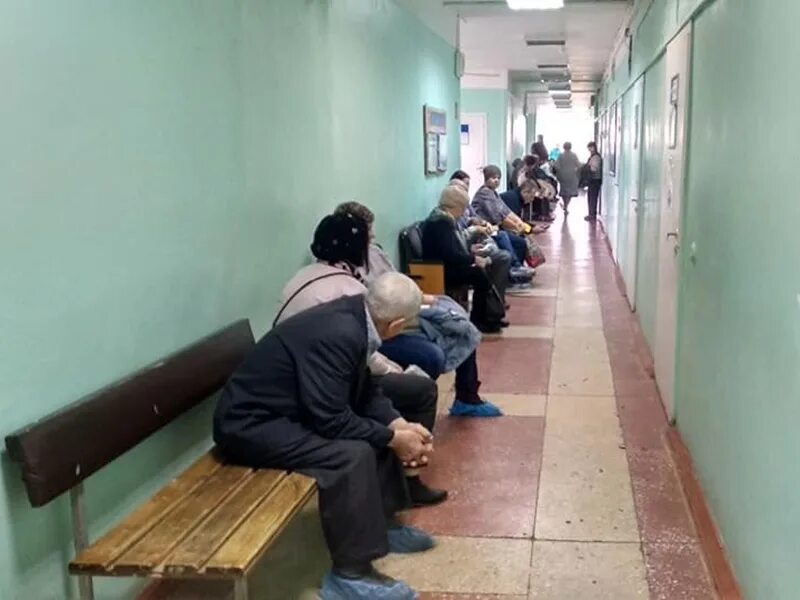 Очередь вполиклиннике. Очередь к врачу. Очередь в стационар. Очередь в кабинет врача. Очередь вполиклиннике.