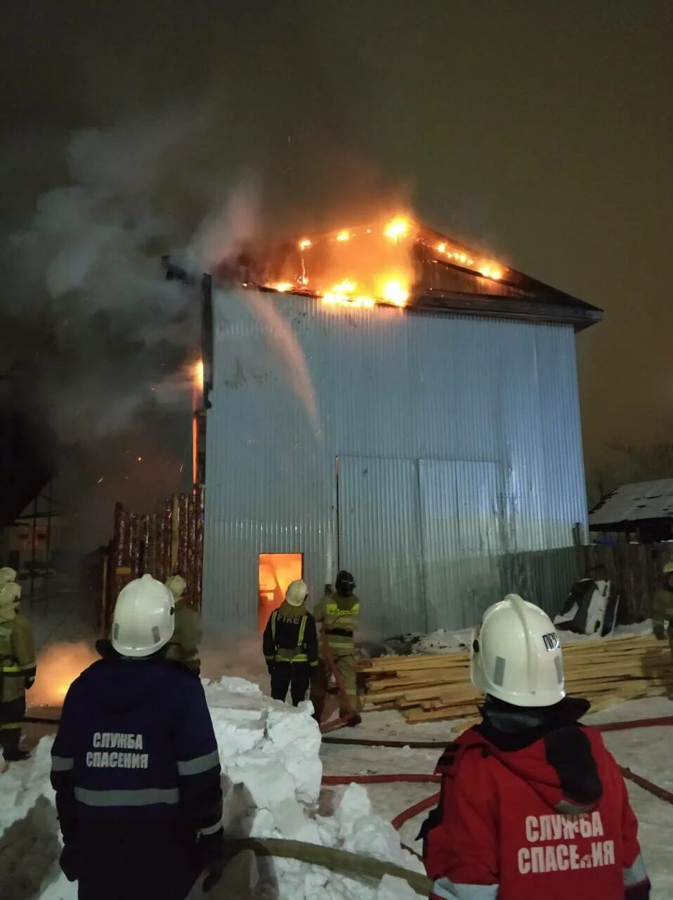 Пожар белый ключ ульяновск. Ульяновск сегодня фото. Пожарные ульяновск. Пожар белый ключ 2 ульяновск. Пожар белый ключ ульяновск.