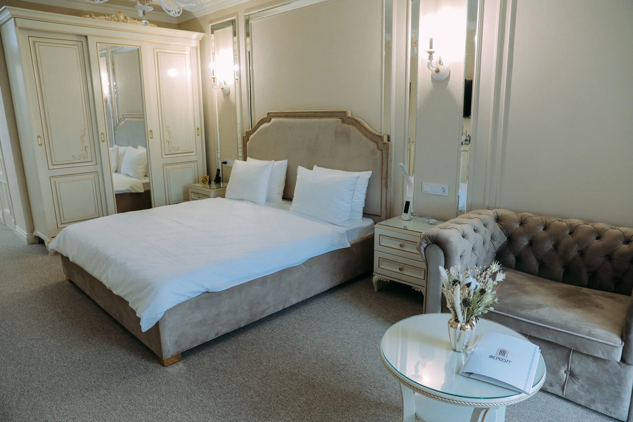 Hotel royal дербент. Отель бутик дагестан. Дербент бутик отель 4*. Бутик отель горец дербент. Дербент бутик отель 4*.