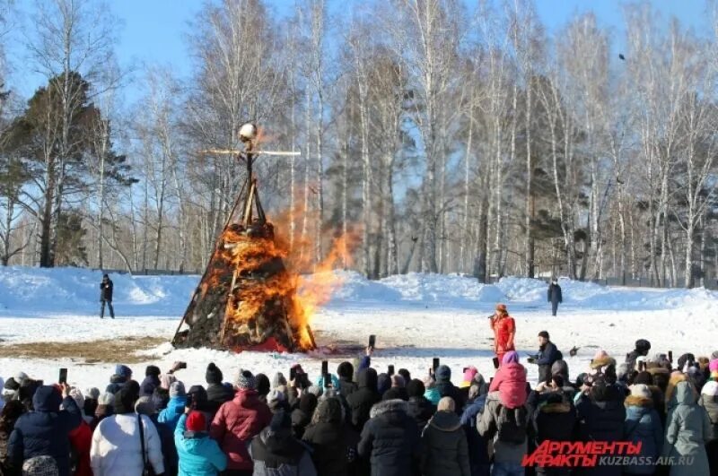 Масленица в томской писанице 2024. Томская писаница Масленица. Кемерово Масленица в Томской писанице. Масленица в Томской писанице 2022. Масленица Скоморохи в Томской писанице.