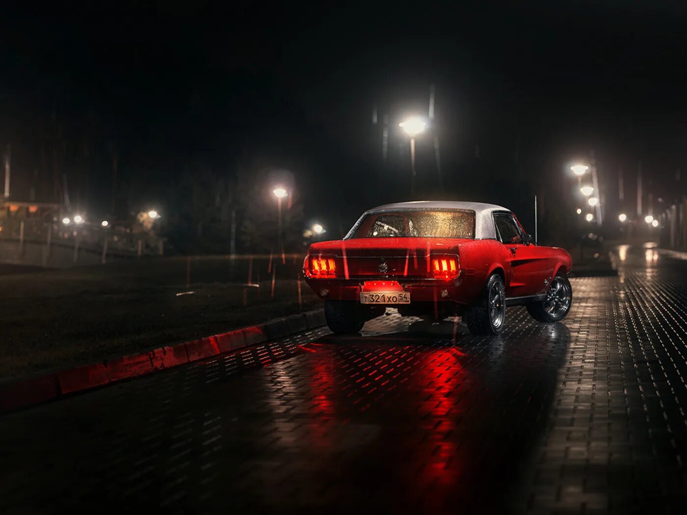 В темное время суток и в пасмурную. Форд Мустанг 1967 ночь. Mustang 1967 ночью. Красная машина ночью. Машина вечером.