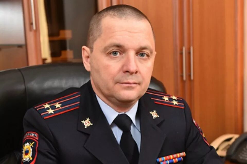 Максим тихонов мвд удмуртии. Врио начальника полиции в износках. Гнеднев сергей владимирович воронеж умвд. Зам начальника полиции по свердловской области. Радик хасанов серов.