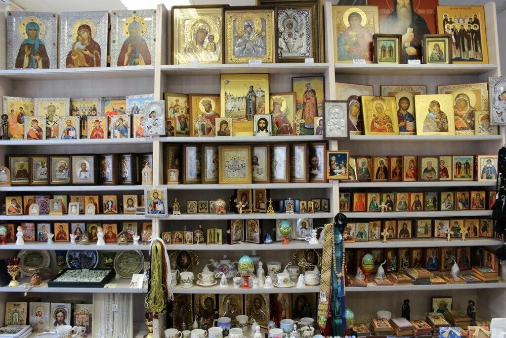 Панорама: Церковная лавка Псково-Печерского монастыря, религиозные товары, Юрьев