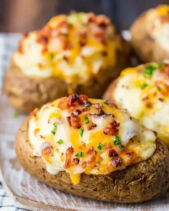 Кухня наизнанку запеченный картофель. Картофельные лодочки. фаршированные картофельные &quot;лодочки&quot;. печеный картофель. запеченный картофель с начинкой.
