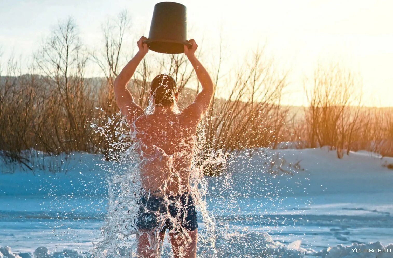 Тренировка закаливание. Закаливание фото. Закаливание водой. Закаливание организма обливание.