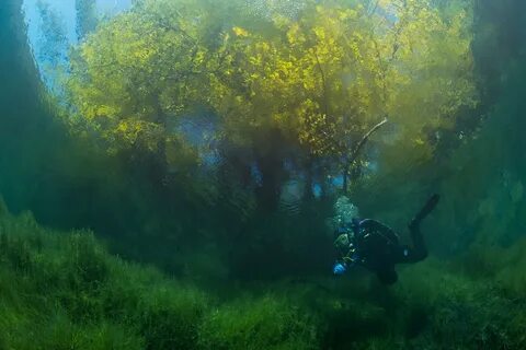 Озеро байкал под водой