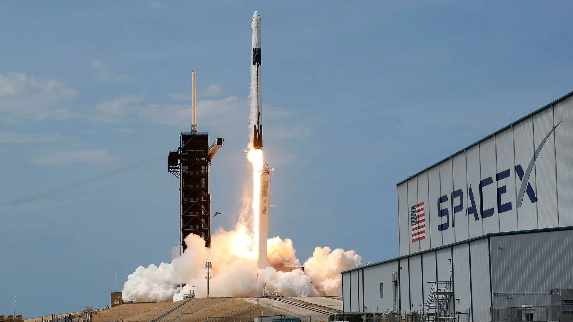 Ракета маска сегодня. Ракета Dragon SPACEX. Ракета Элона маска SPACEX. Илон Маск Falcon 9.