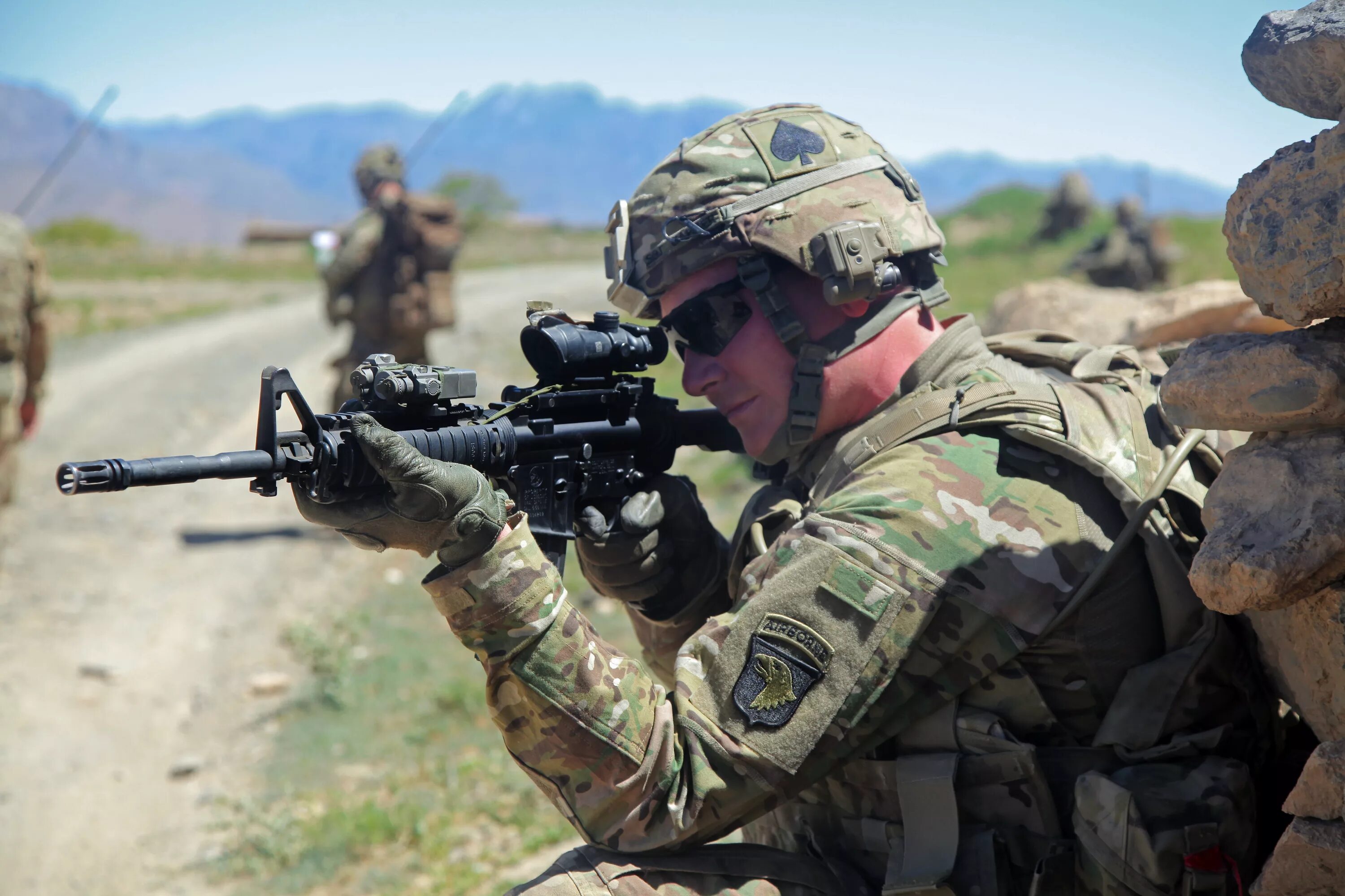 Абхазский снайпер. 1th "yiftah" (reserve) infantry brigade tiran. Индийские военные с ак. Украинские солдаты с винтовкой м16. Beretta rm277.