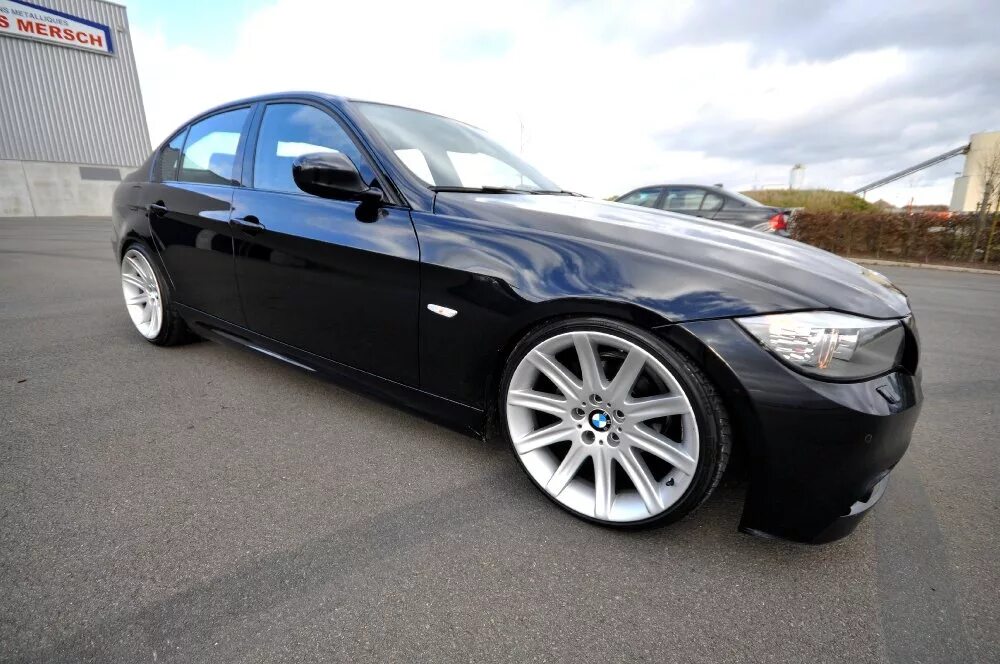Шины бмв е90. Bmw e90 r17. бмв е90 r19. bmw e90 черные диски. bmw e90 95 стиль.