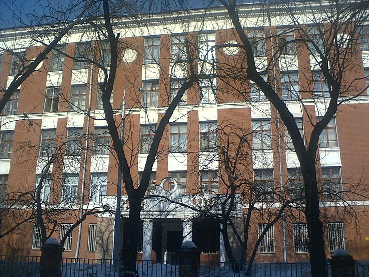 Москва школа 1 17. Кутузовский проспект 24а школа легасова. школа 1726 москва. школа 711 москва. 711 школа москва учителя.