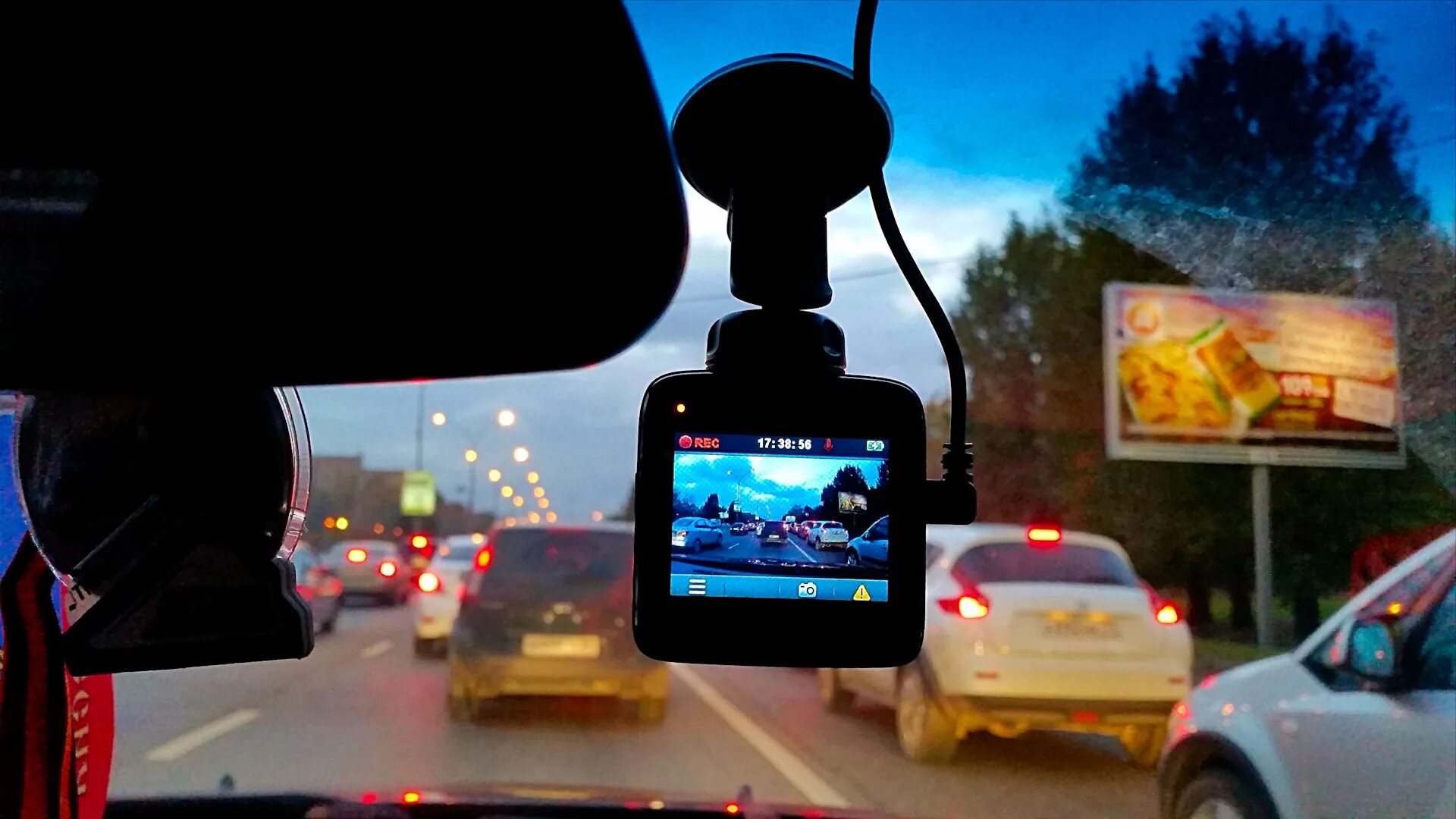 Видеорегистратор mivue 765. Mio mivue 526. mivue 526. видеорегистратор mivue d25 gps. безлюдное лицо в видеорегистраторе.