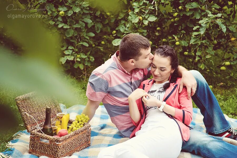 фотосессия лав стори в студии. лавстори стори. лавстори стори. свадебная фотосессия пикник. лавстори стори.