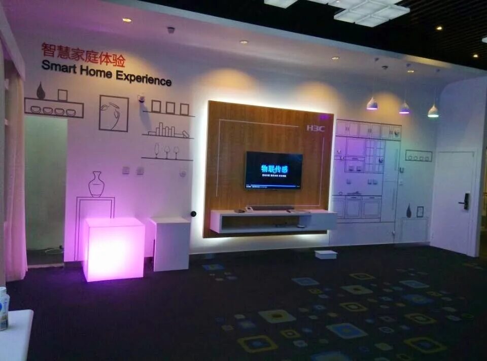 Experience p. Стенд умного дома. Smart Home выставка. Умный дом LG. Дизайн интерьера шоу рума умный дом.