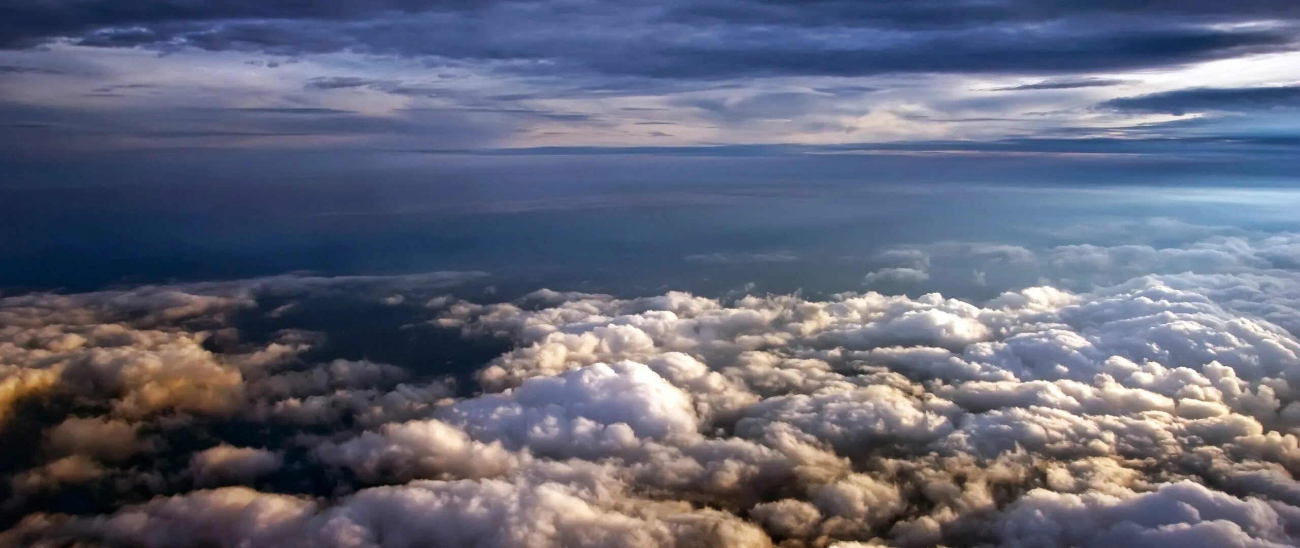 Небо с облаками. Облака на разной высоте. Высотные облака. Гора эверест. Облака с птичьего полета.