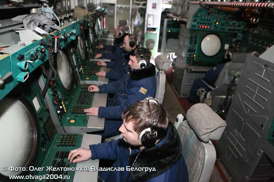 Самолет дрло а-50. Самолет дрло а-50. А50 самолет экипаж. Кабина бортинженера ил 76. А-50у кабина пилотов.