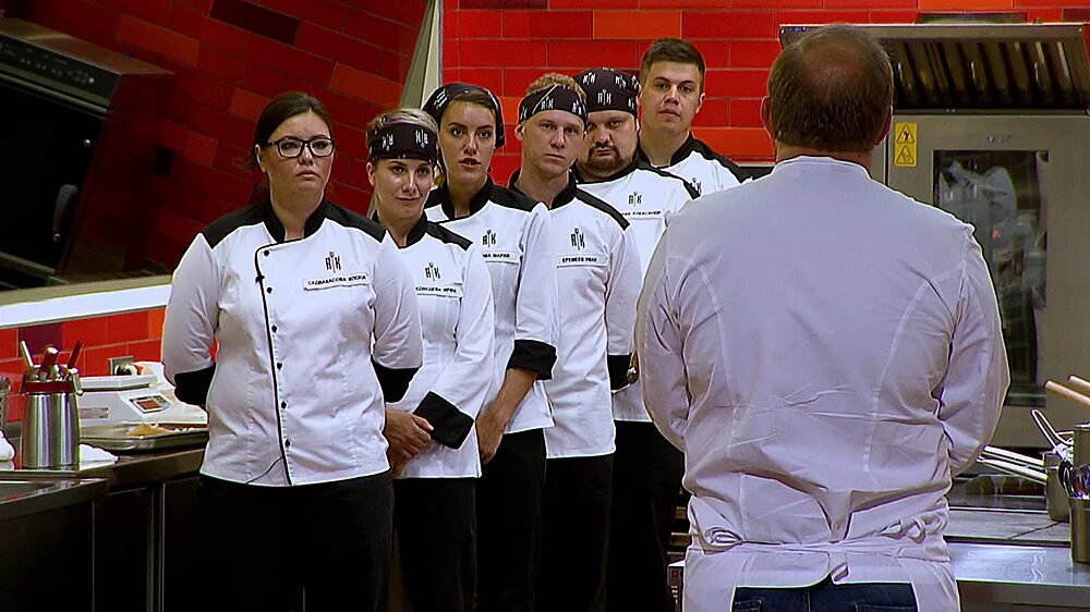 адская кухня кителя. адская кухня с ивлевым 4 сезон. адская кухня 5 сезон с ивлевым. адская кухня 5 сезон черные кителя. адская кухня 4 сезон участники.