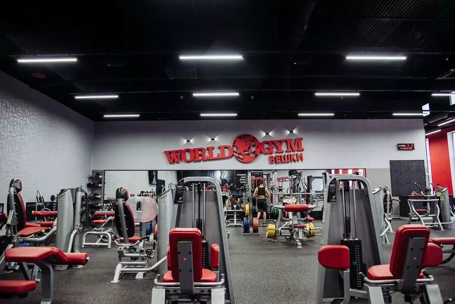 Джим клуб. Парковая 8а красногорск world gym. Gym gym рассвет. Фитнес клуб. Современный тренажерный зал.