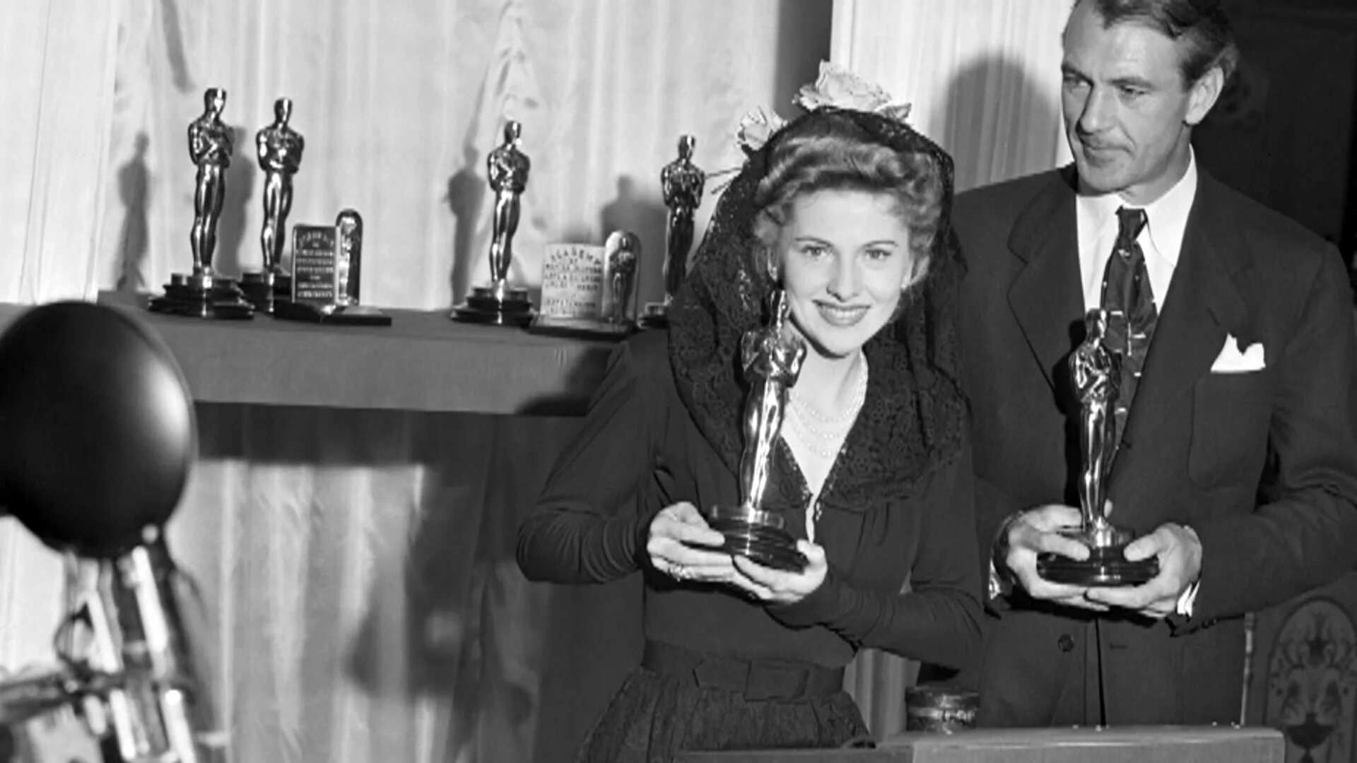 Медаль жан франсуа де лагарп. Фонтейн награды. Кубок ролан гаррос. Фонтейн награды. Медаль жан петижан.