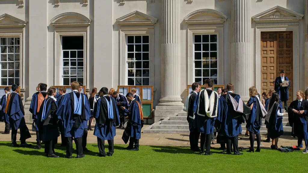 Students cambridge cambridge university. Оксфордский университет Великобритания. Кембридж Англия университет. Англия Оксфорд и Кембридж. Кембридж Англия колледжи.