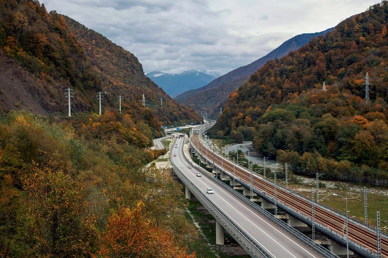 Ущелье ахцу сочи. Старое краснополянское шоссе в ущелье ахцу. Адлер-красная поляна старая горная дорога. Путь на красную поляну. Старая заброшенная дорога адлер красная поляна.