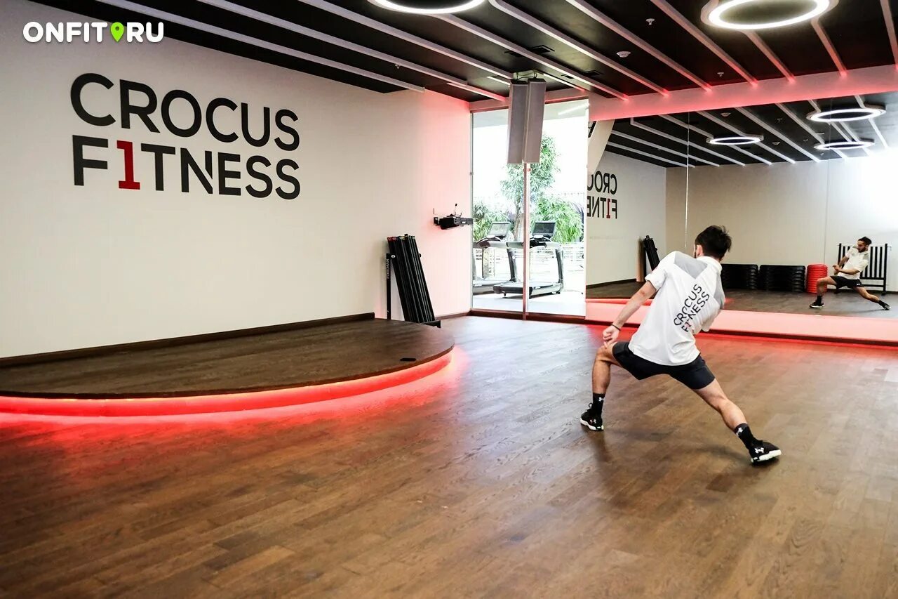 Крокус фитнес кунцево. Crocus Fitness Vegas Кунцево. Крокус фитнес Кунцево тренажерный зал. Вегас Кунцево Немчиновка бассейн Крокус фитнес. Оксана Поварчук Крокус фитнес.