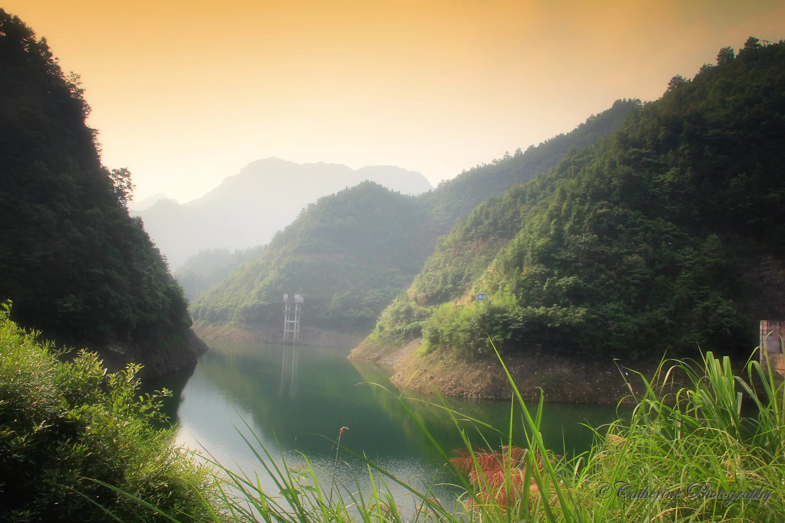 Река Нуцзян в Китае. Природа Китая. Природа Азии. Настоящая природа Китая. Реки и озера азии