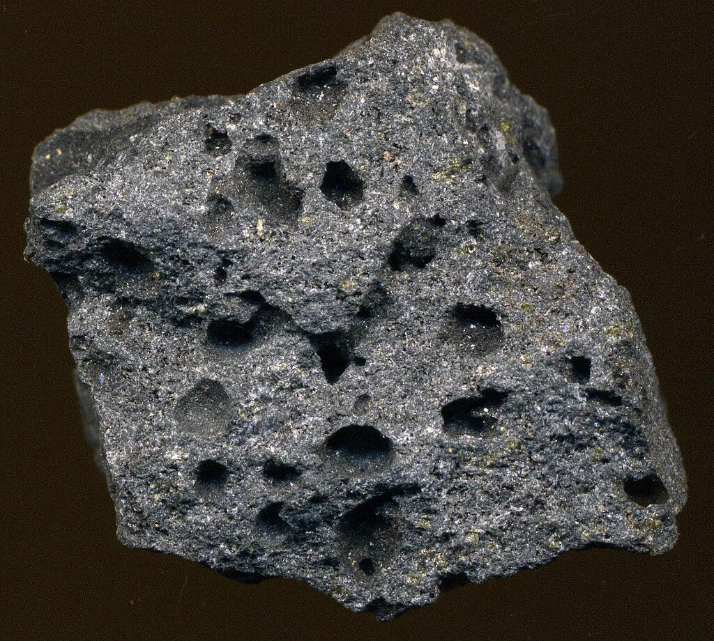 Базальт это минерал. Базальт афировый. Вулканический базальт. Базальт Горная порода. Базальт магматическая порода.