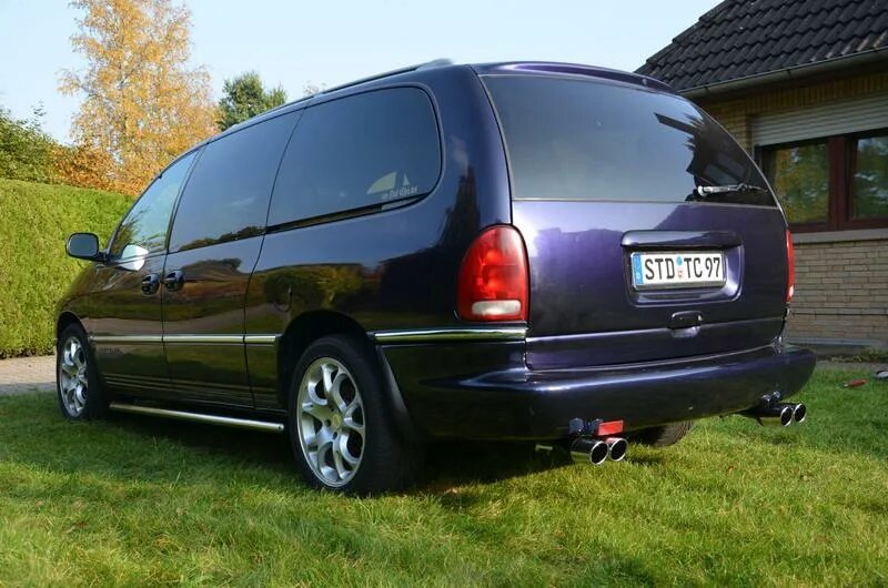 Крайслер вояджер караван. Dodge Caravan 2000 Tuning. Додж Караван 4. Крайслер Вояджер. Додж Гранд Вояджер.