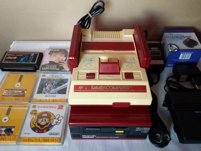 Famicom disk. Nintendo famicom disk system. супер нинтендо диск. famicom vs nes. дискета твин фамиком.