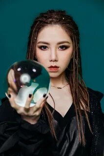 鄧 紫 棋 擁 有 3 首 點 擊 破 億 金 曲.(索 尼 提 供) .